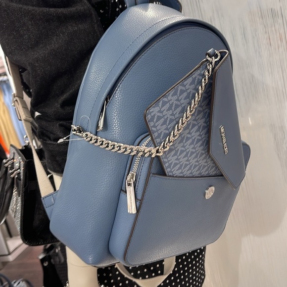 MICHAEL KORS 
Maisie Medium Pebbled Leather 2-in-1 Backpack
Denim 
NWT - Picture 5 of 16